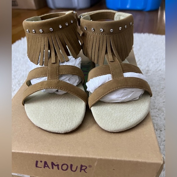 L'Amour Kids Size 1 Brown Fringe Sandals NIB - Picture 1 of 8